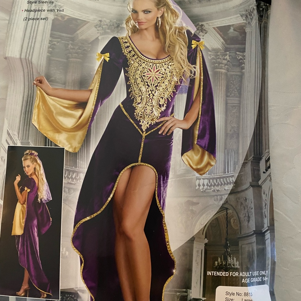Halloween costume dream girl queen of the throne